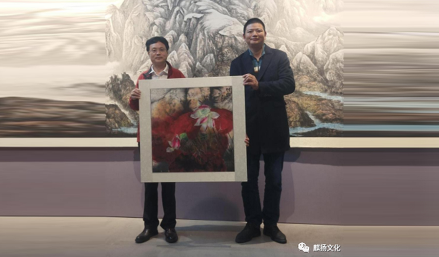 �����Ļ���˾���³������μ����˵�������Ʒչ��Ļ��ʽ